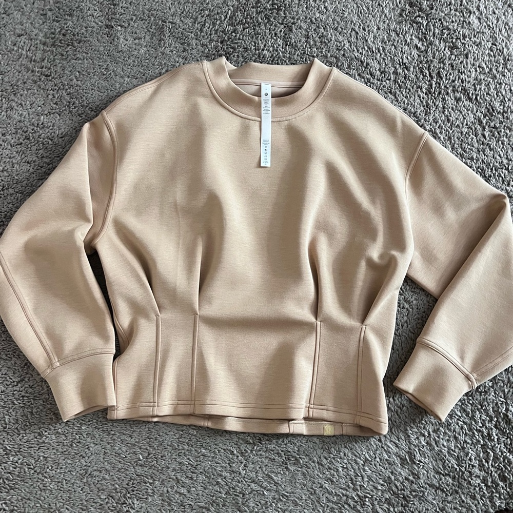 LULULEMON size 8 GATHERED WAIST CREW PULLOVER-PECAN TAN